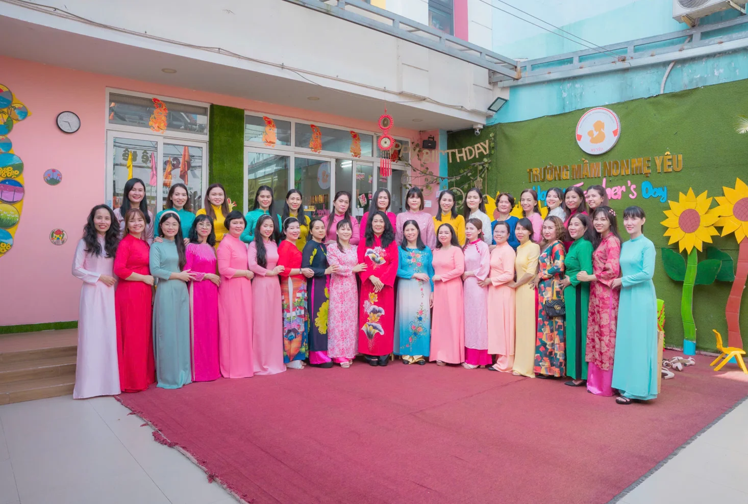 Rực rỡ sắc màu, thắm tình đoàn kết!