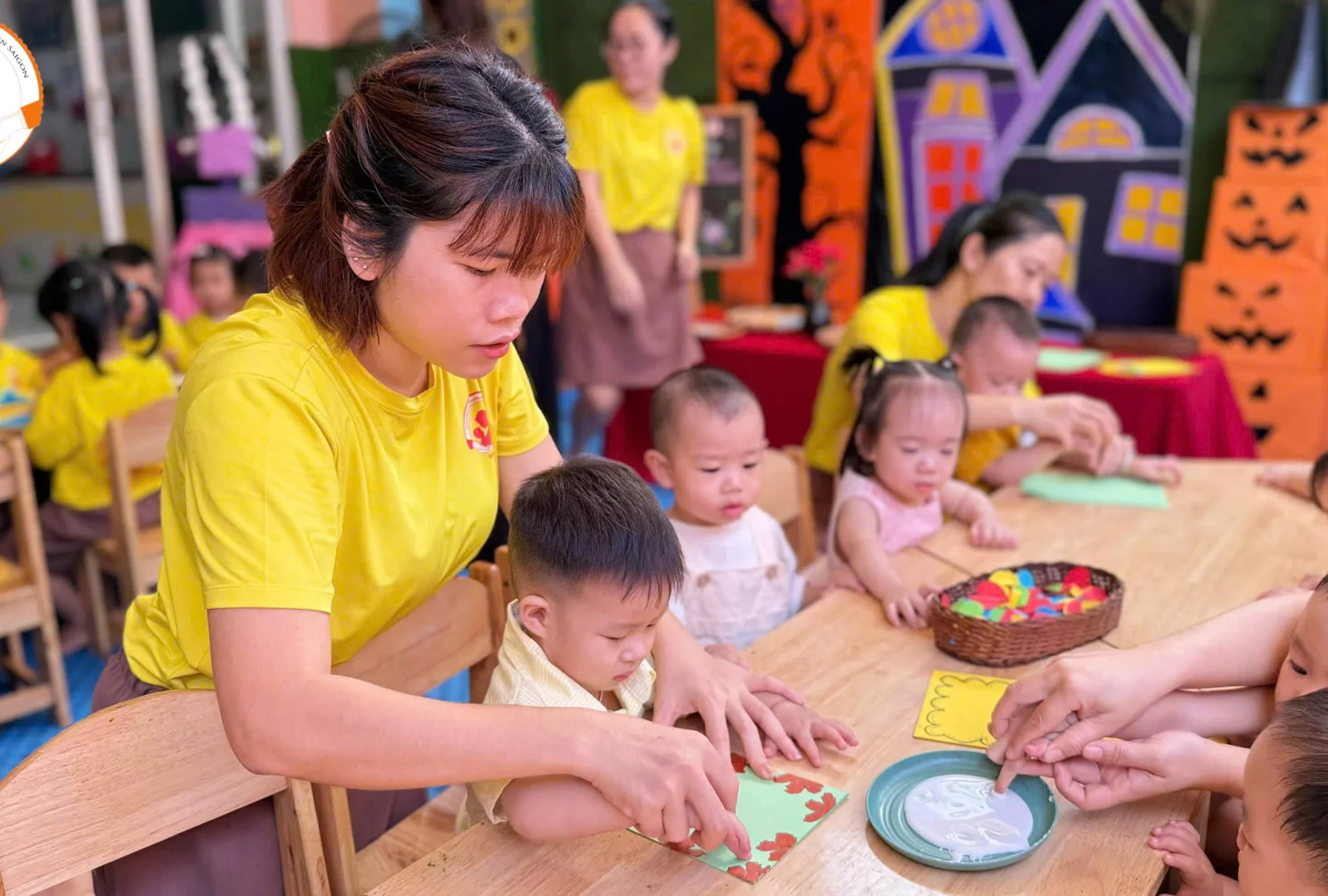 Ngày Phụ nữ Việt Nam 20/10 ấm áp yêu thương