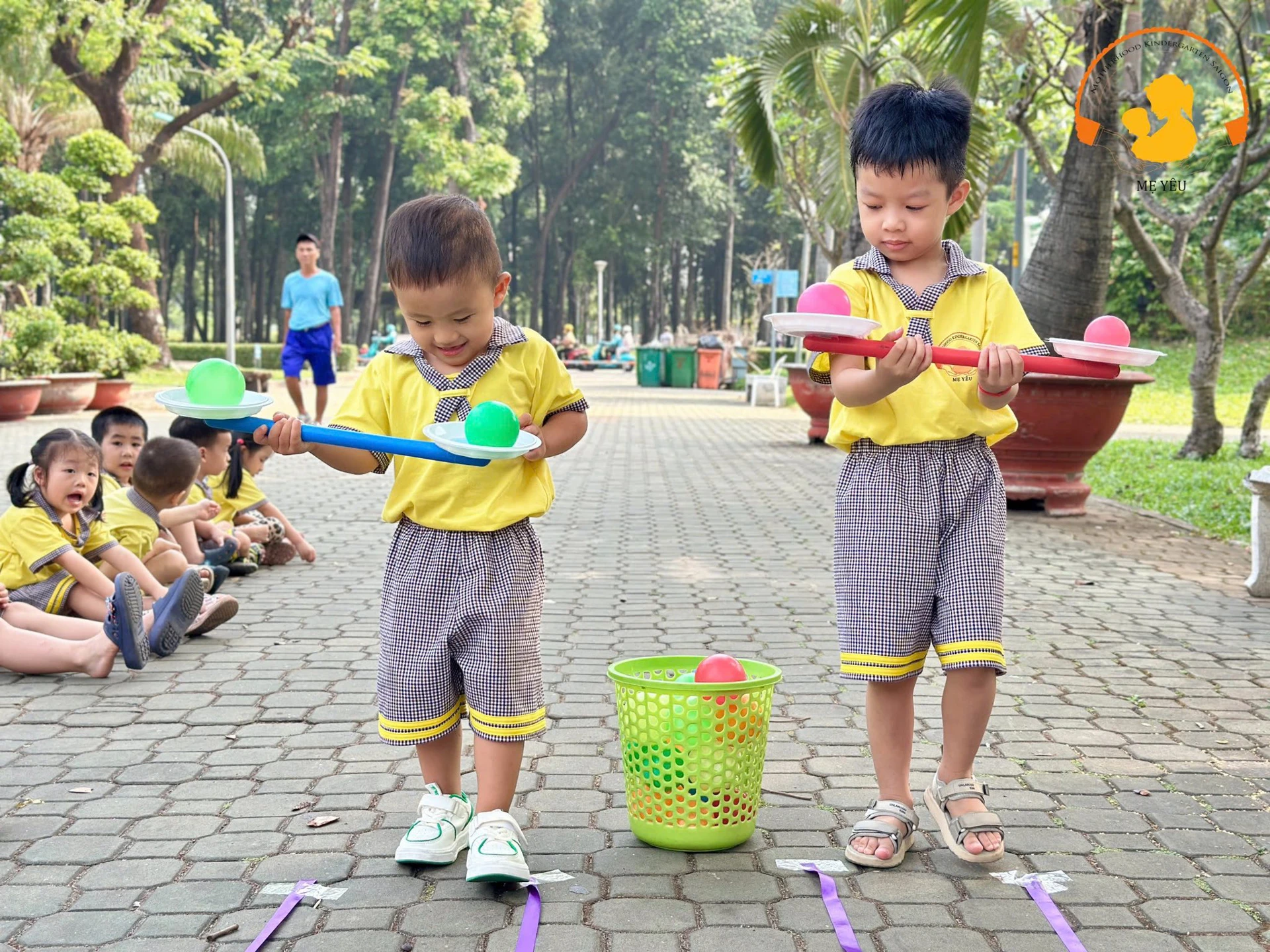 🌳 NĂNG LƯỢNG BÙNG NỔ: KHÁM PHÁ CÔNG VIÊN GIA ĐỊNH CÙNG CÁC BÉ MẦM NON MẸ YÊU 🏃‍♂️