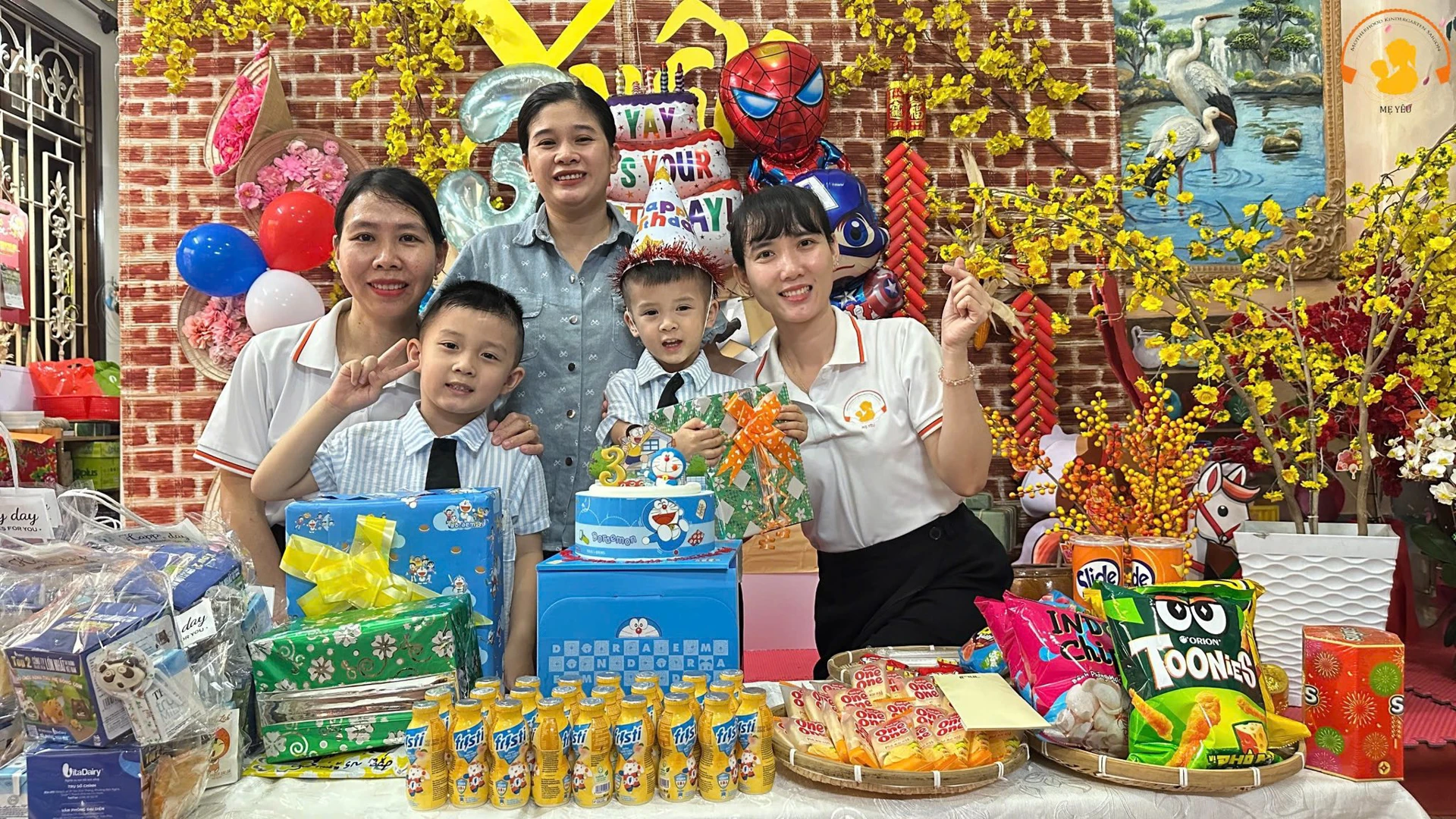 Đong Đầy Yêu Thương: Những Bữa Tiệc Sinh Nhật Rực Rỡ Tại Trường Mầm Non Mẹ Yêu