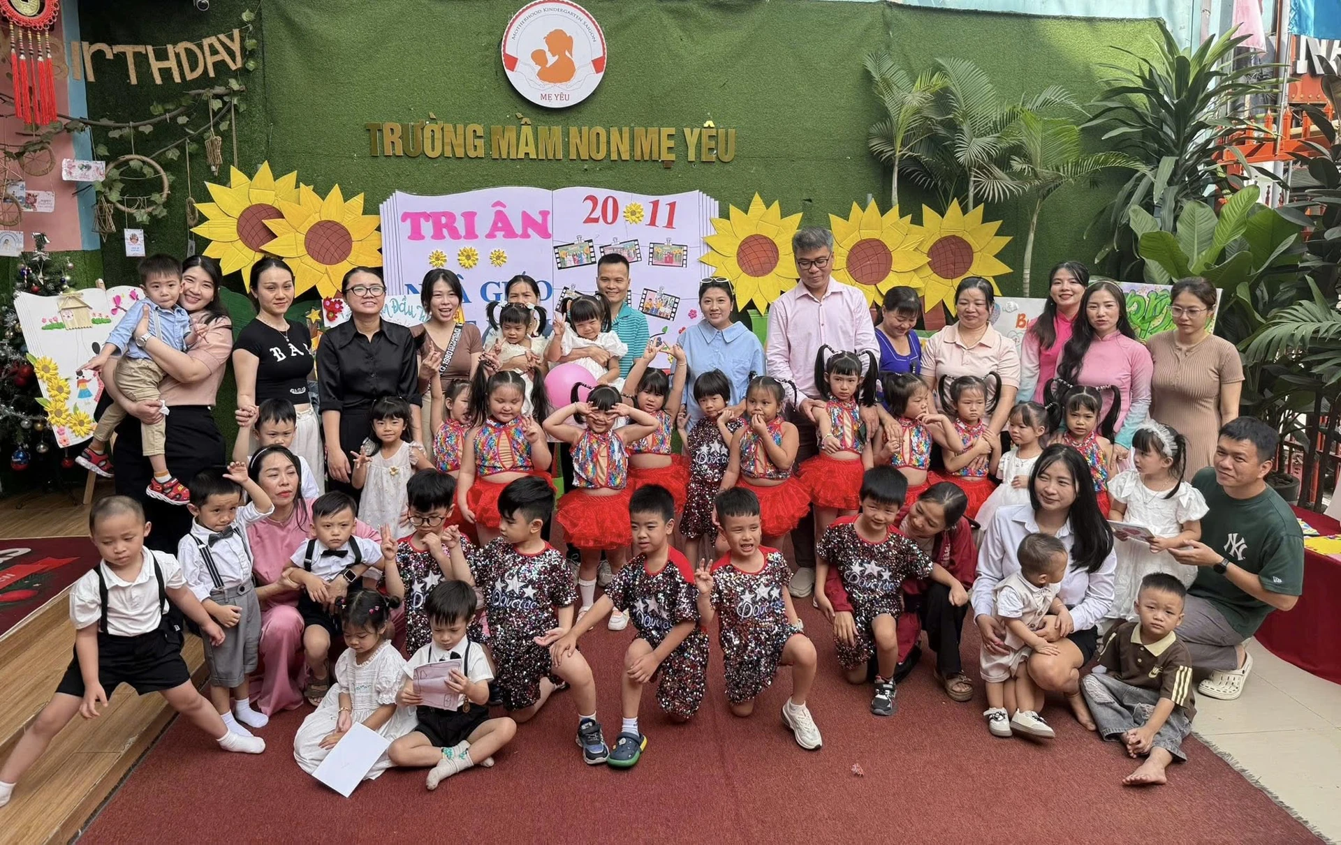 Thế Giới Tuổi Thơ Rực Rỡ